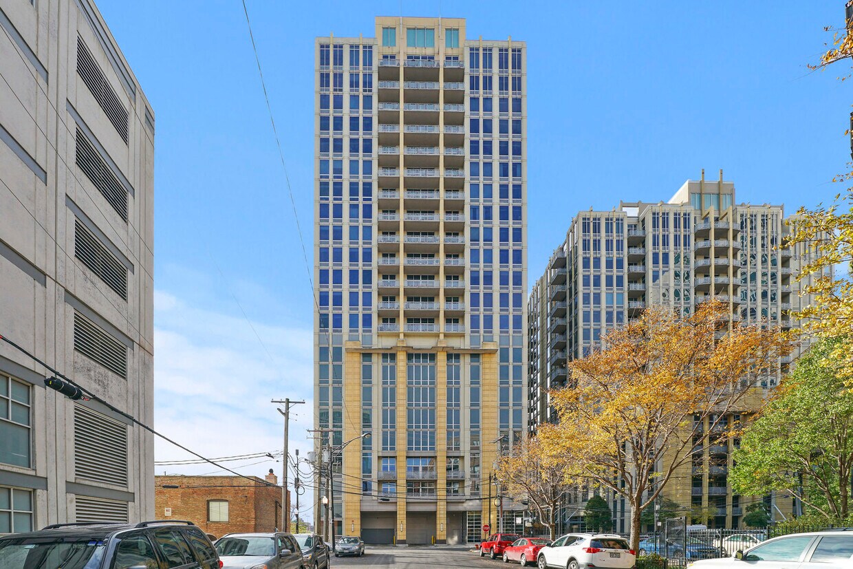 Primary Photo - 700 N Larrabee St