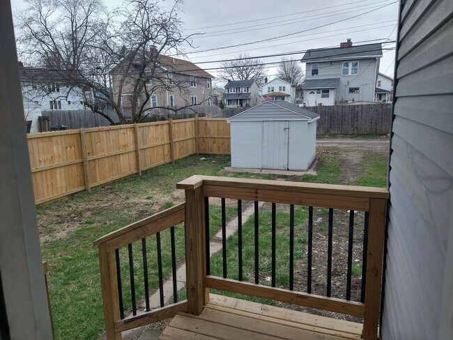 Foto del edificio - 587 S Ogden Ave