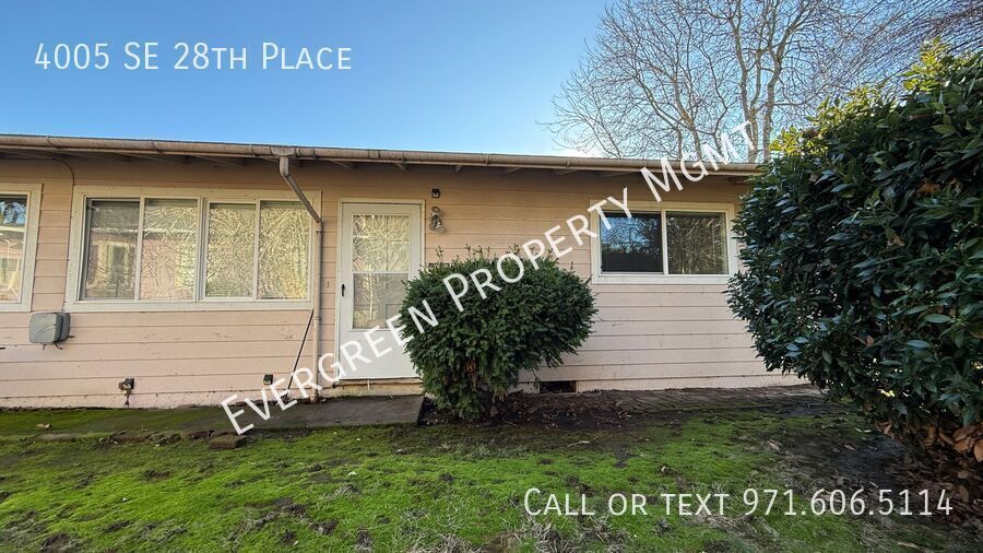 Foto principal - Charming 2BD/1BA Home with Spacious Yard &...