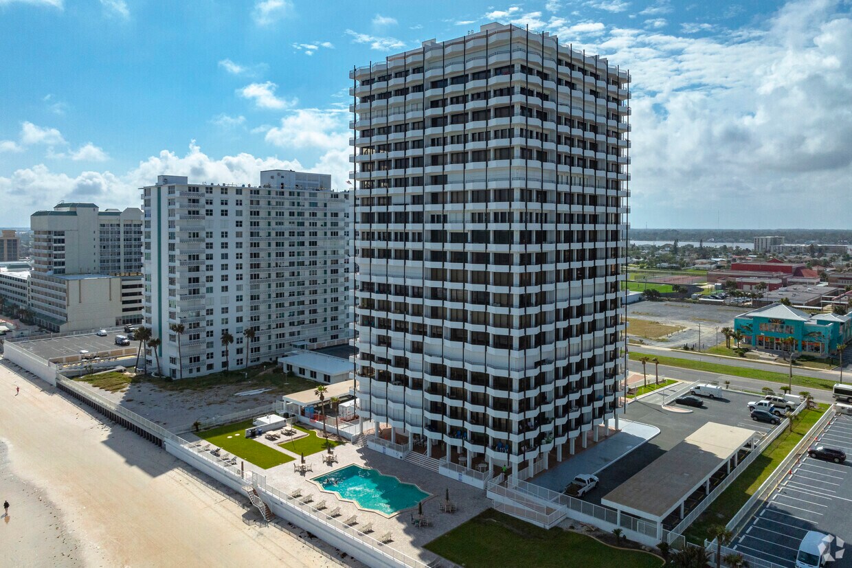 Alternate - The Aliki Condominium