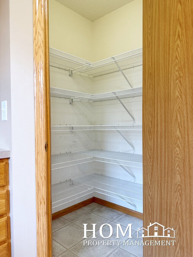 Building Photo - 421 Tanager Path