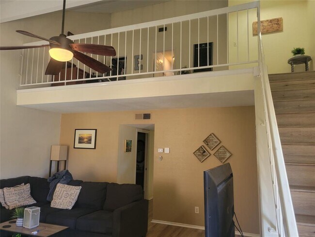 Building Photo - 2100 Kipling Dr