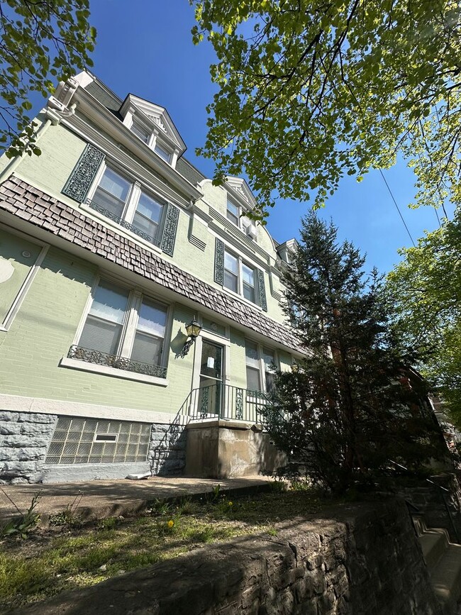 Building Photo - 2810-2812 Jefferson Ave