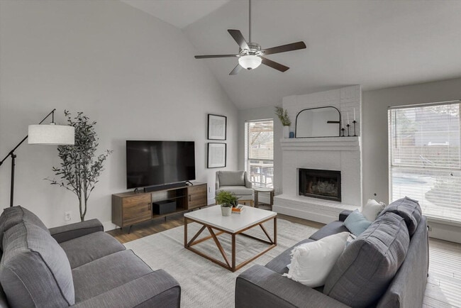 Building Photo - 516 Maywood Ln