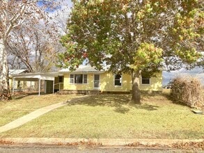 Building Photo - 703 W Ollie St