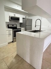 Building Photo - 410 S Park Rd