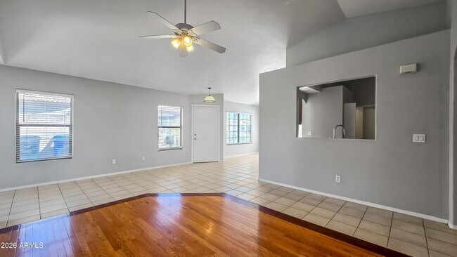 Foto del edificio - 13344 W Desert Ln