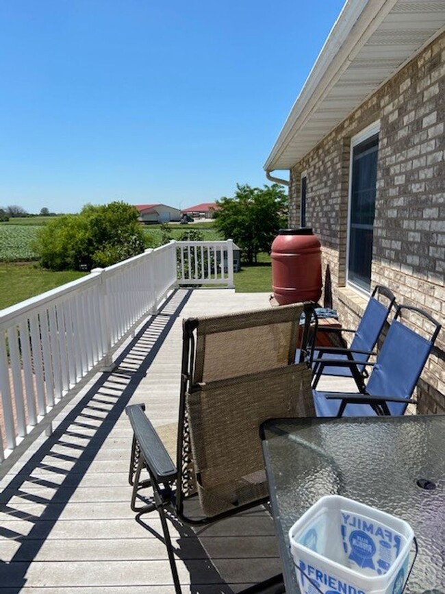 Building Photo - 6+ bedrooms, 4 bath acreage just SW of Blo...