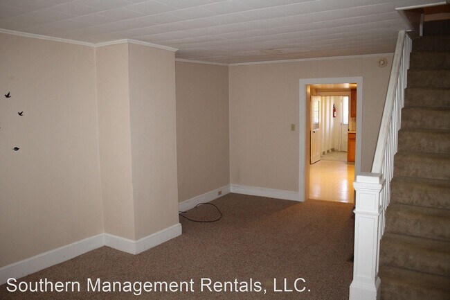 Building Photo - 2 br, 1 bath House - 104 N Main St