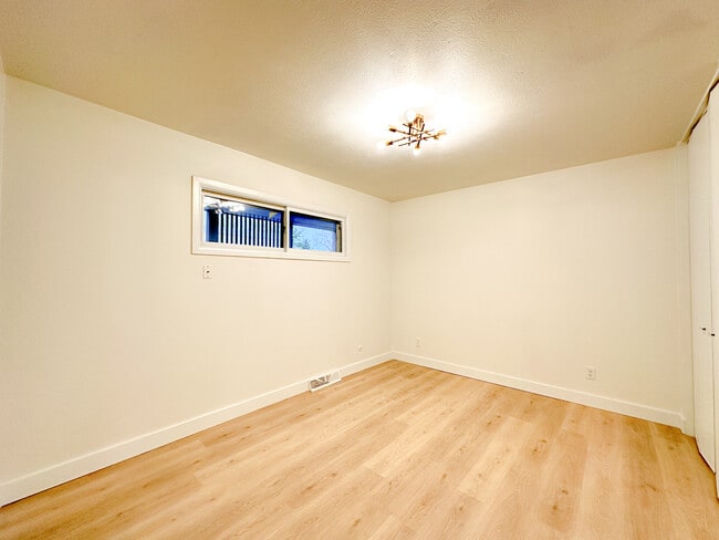 Building Photo - 509 Westview Ave