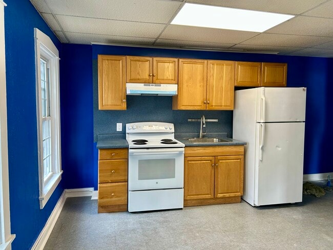 Building Photo - 703 N Queen St