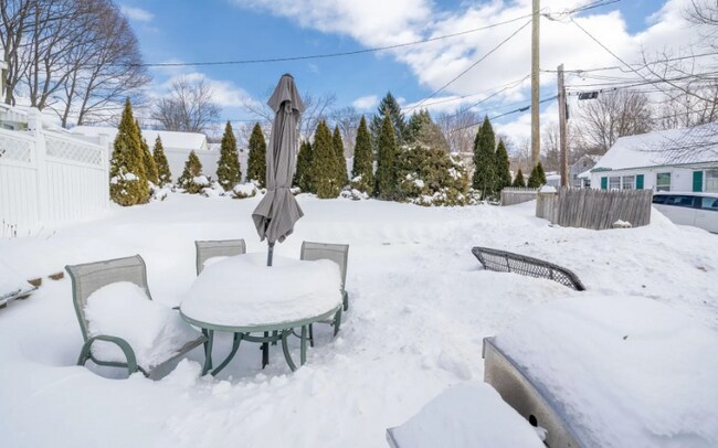 Building Photo - 657 Calef Rd