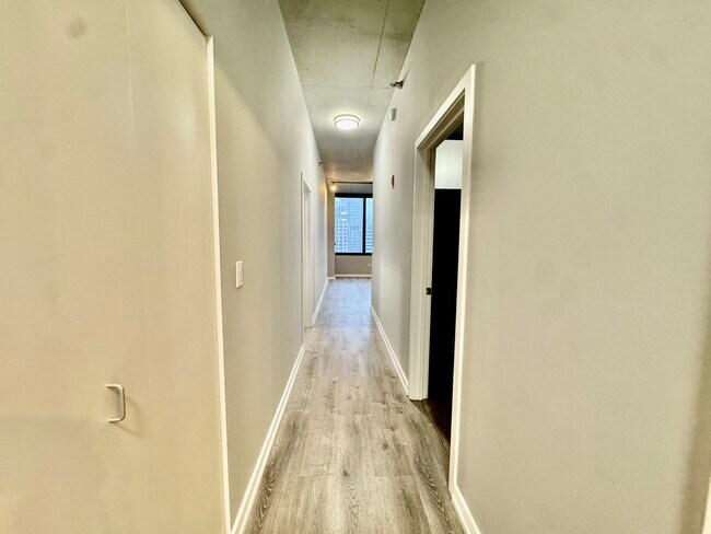 Foto del edificio - 235 W Van Buren St