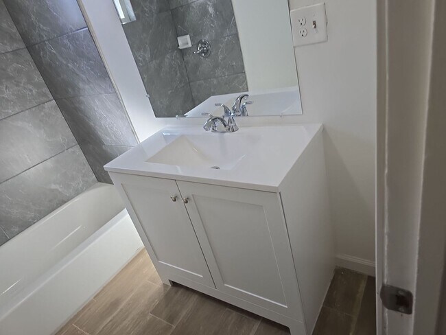 Foto del edificio - North Bakersfield- house 3bed/2 bath