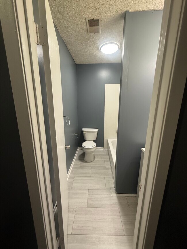 Baño trasero - 404 W Easy St