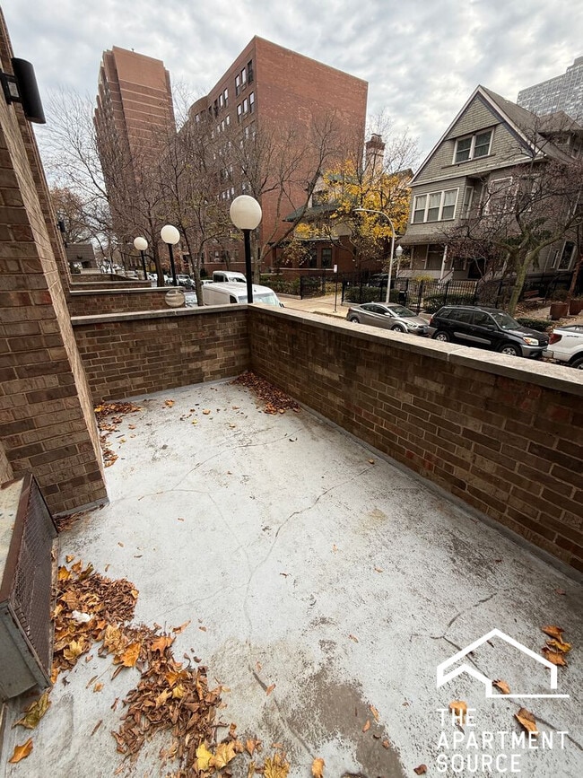 Building Photo - 744 W Gordon Terrace