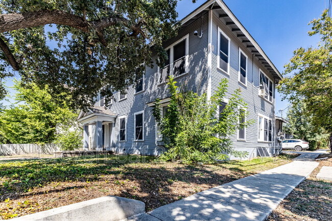 Building Photo - 721 E Euclid Ave