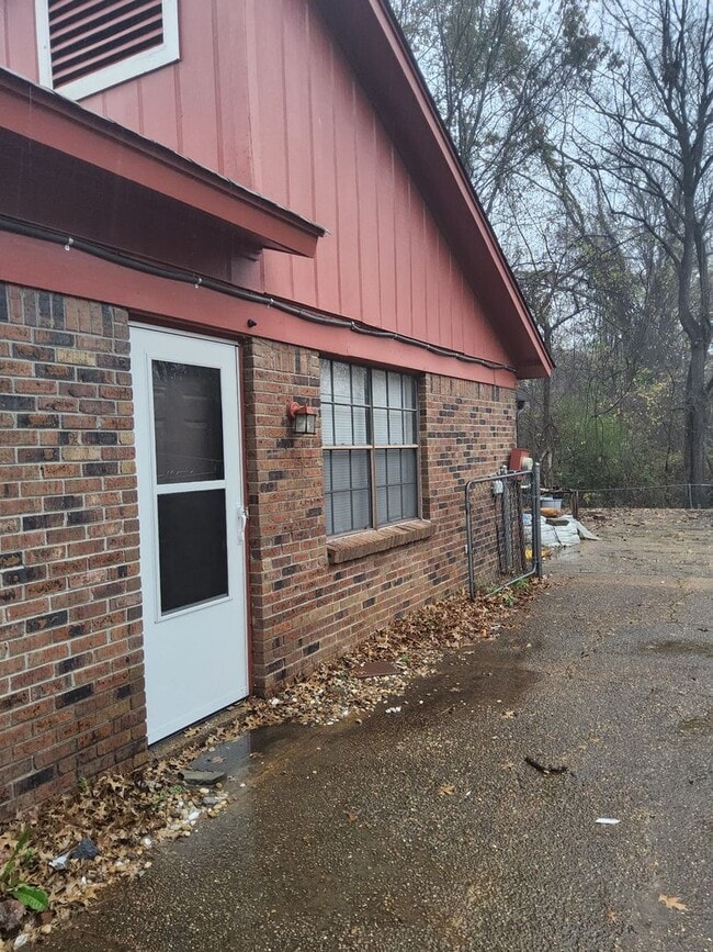 Building Photo - 5700 Ridgetop Dr