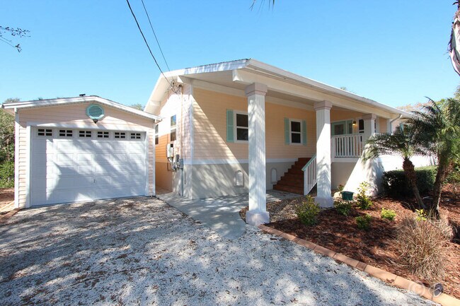 Building Photo - 9913 Alavista Dr