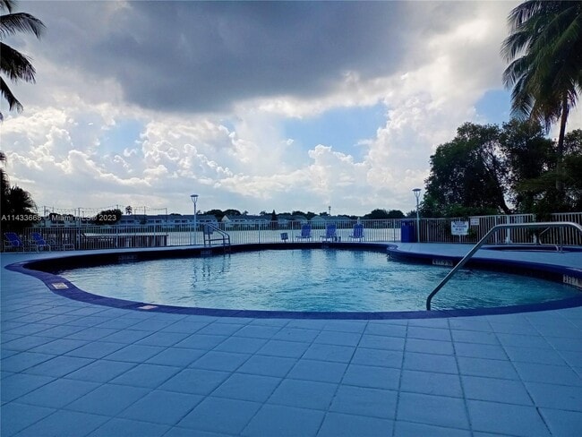 Foto del edificio - 3477 NW 44th St