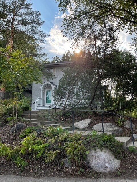 Foto del edificio - 202 Russell Ave S