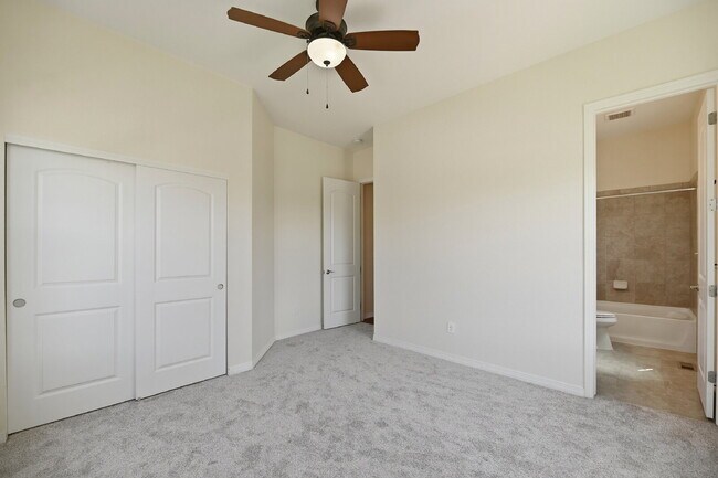 Building Photo - $4,445.95 with $300 Off the first month's rent, 5 Beds - 3.5 Bath, Single Family Home in Broomfie...