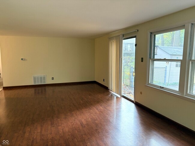 Building Photo - 1537 W 74th Pl