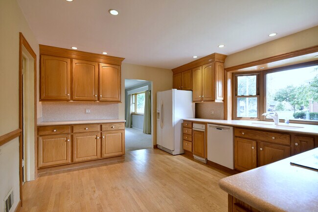 Building Photo - 415 Niagara Ave