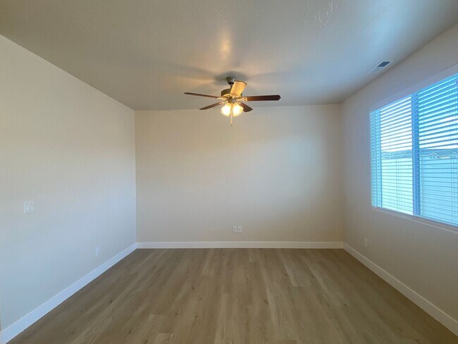 Foto del edificio - Townhome In Crimson Park