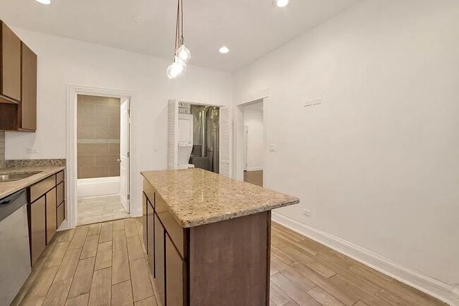 Building Photo - 3530 W Armitage Ave