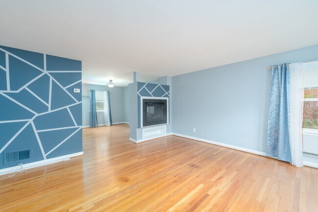 Building Photo - 847 Reverdy Rd/3 Bedroom, 1.5 Bath