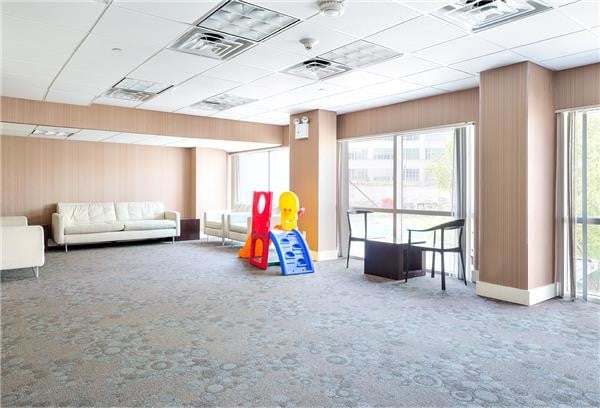Building Photo - 4427 Purves St
