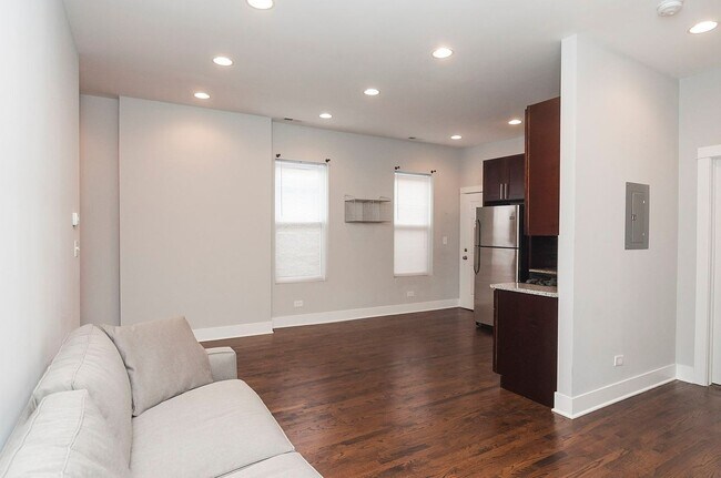 Foto del edificio - Spacious, Updated 1bd/1bth West Town, Avail 5/1