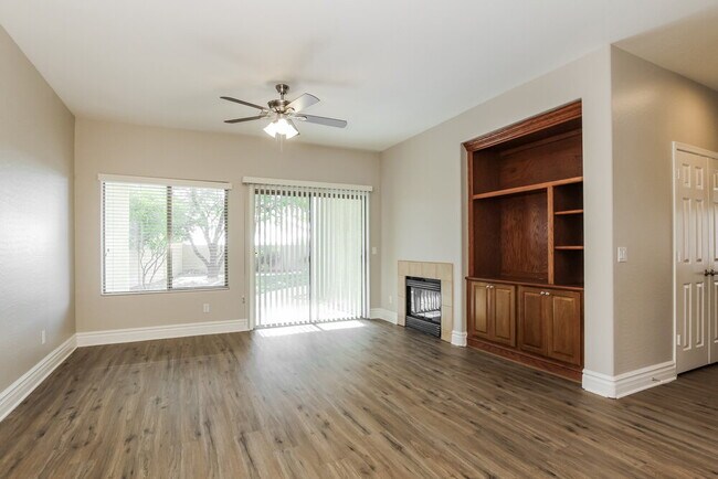 Building Photo - 11721 W Daley Ln