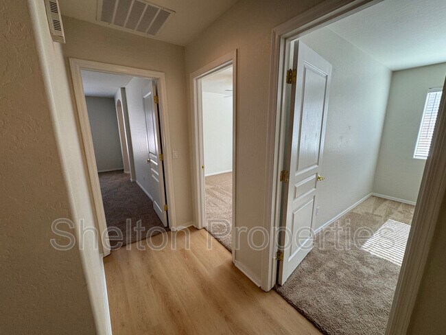 Foto del edificio - 12746 W Desert Mirage Dr