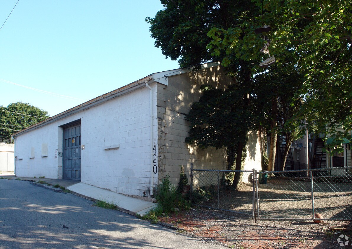 Building Photo - 420-422 W Airy St