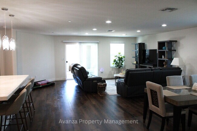 Foto del edificio - Home for Rent 6857 E. Cetti Ave Fresno, CA 93727