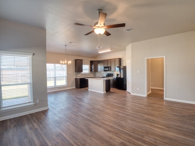 Foto del edificio - 1368 Kingsgate Dr