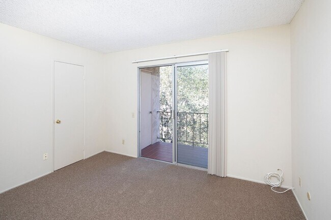 Building Photo - 5494 Reservoir Dr