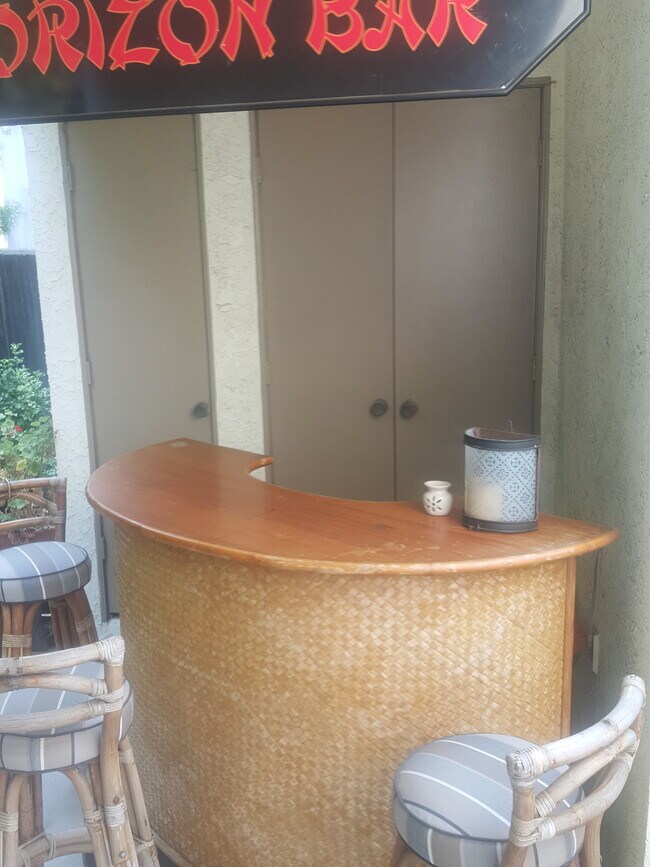 BAR AREA - 11752 Darlington Ave