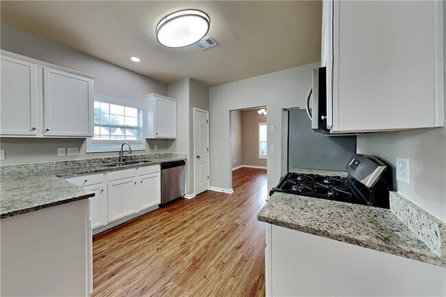 Building Photo - 6430 Queensdale Dr