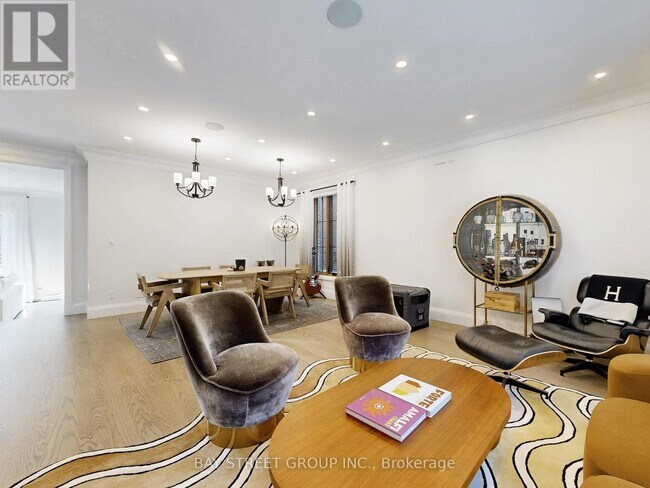 Photo du bâtiment - 31 Evergreen Gardens