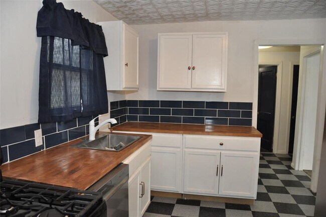 Foto del edificio - 1408 E Avenue D