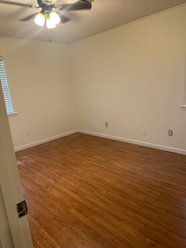 Building Photo - Discover this 3-bedroom, 1-bathroom house in Dover, AR