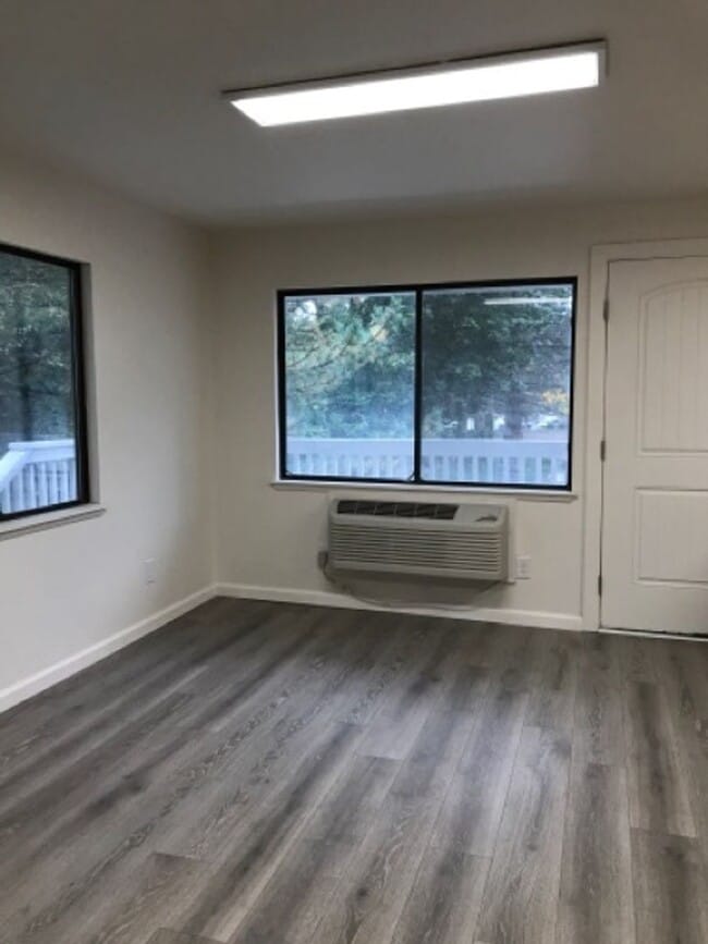 Foto del edificio - 747 Meadows Dr