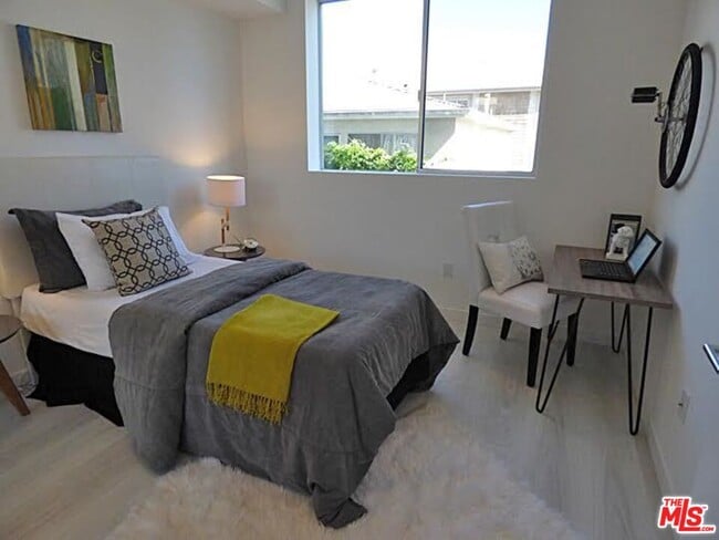 Building Photo - 1526 Armacost Ave