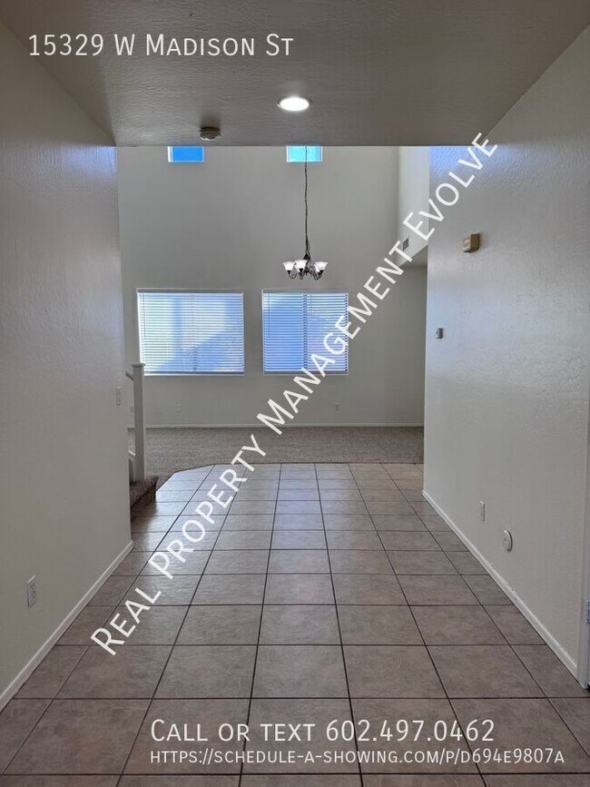 Foto del edificio - 15329 W Madison St