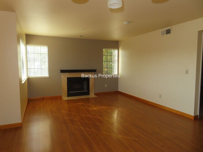 Foto del edificio - 530 Pheasant Ridge Rd