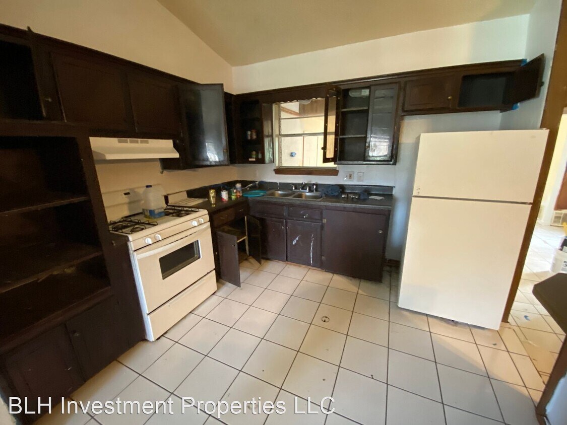 Building Photo - 5 br, 2 bath House - 2520 SE 45th St