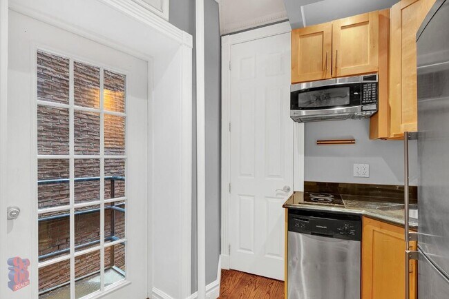 Building Photo - 330 E 35th St